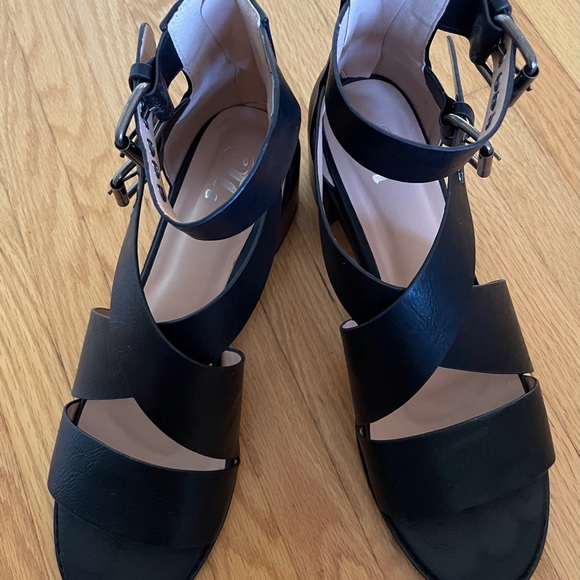 TG Black Strappy Sandal Heels. Size 8.5. Never worn. - Picture 4 of 9